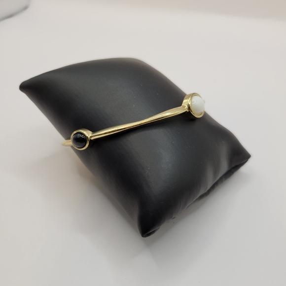 Dainty Goldtone minimalist bangle with black and white faux  cabachons - Picture 10 of 11